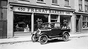 Billede af en bil i starten af 1900-tallet