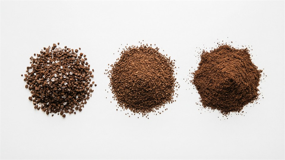 Diferentes grados de molienda de café – grueso a fino