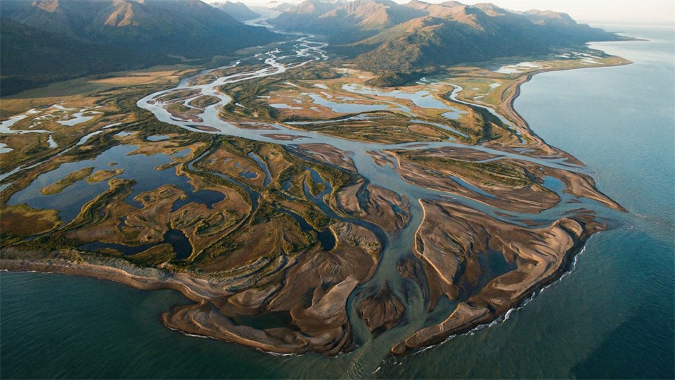 Flüsse und Deltas: Gestalter der Natur Title Image